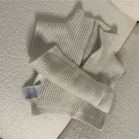 Knit mock neck vest - Picture 2 of 3